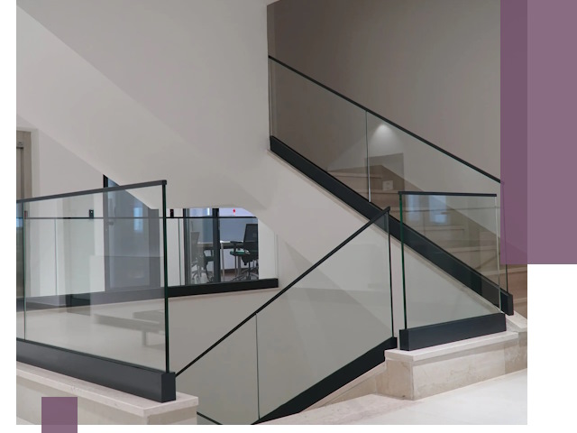 Стеклянные перила премиум-класса с установкой в Нефтеюганске