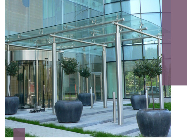 Навесы из стекла на заказ в Нефтеюганске — монтаж и установка